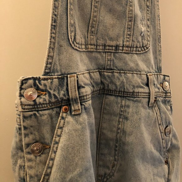 DIVIDED overall jean shorts - Picture 2 of 3